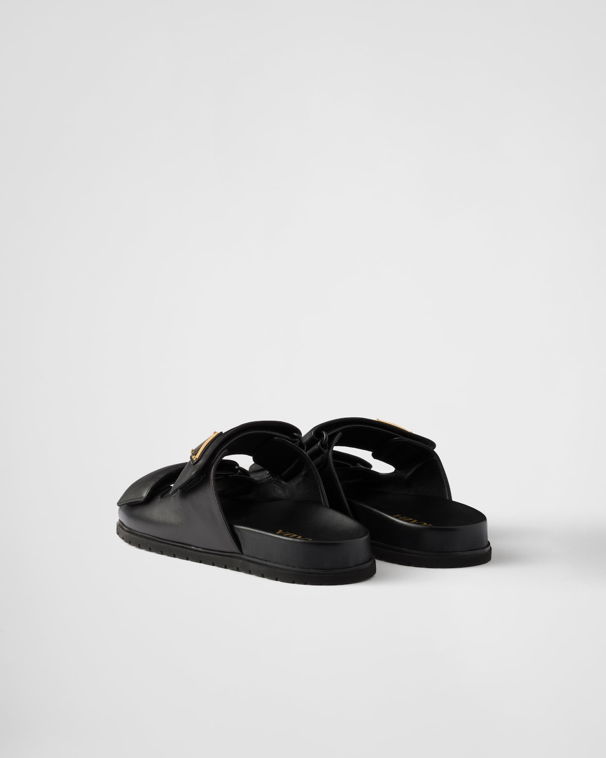 Prada Sandalias planas de piel de napa En oferta