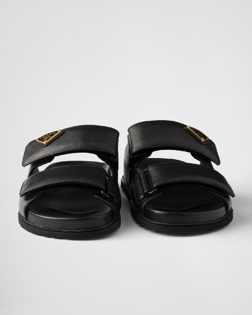 Prada Sandalias planas de piel de napa En oferta