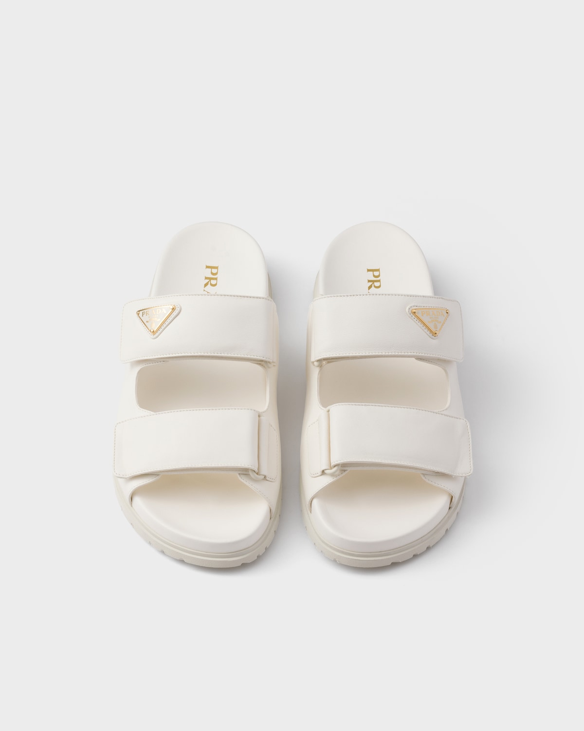 Prada Sandalias planas de piel de napa Descuentos del mes