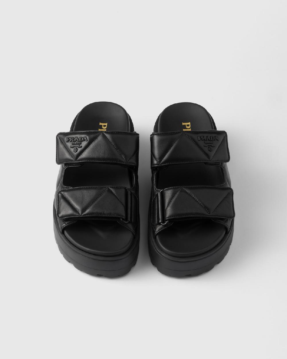 Prada Sandalias planas de napa acolchada Ofertas de temporada