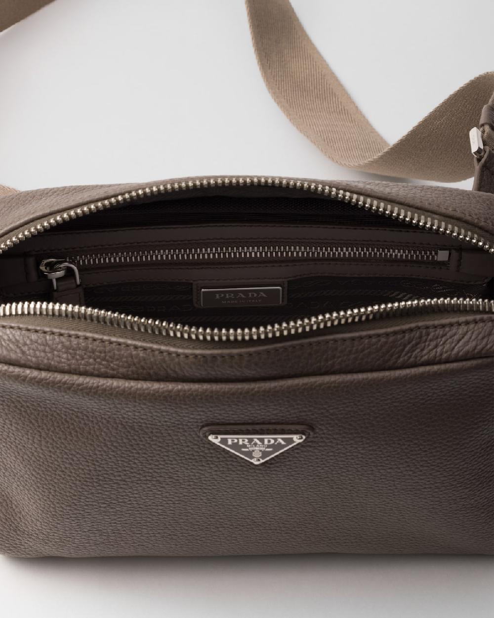 Prada Bolso bandolera de piel con colgante Últimos 3 días