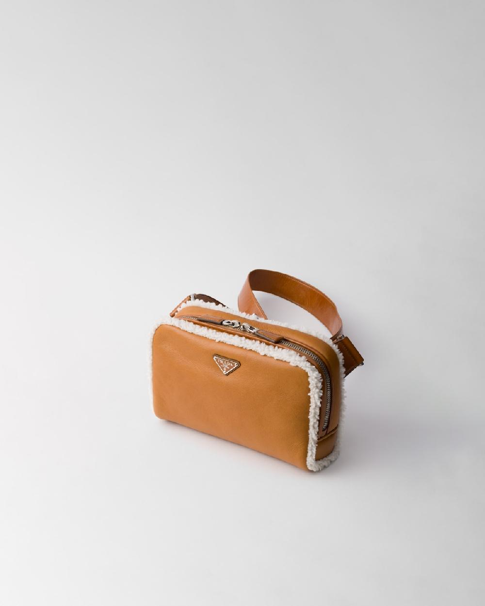 Prada Bolso bandolera con borreguillo Superdescuento