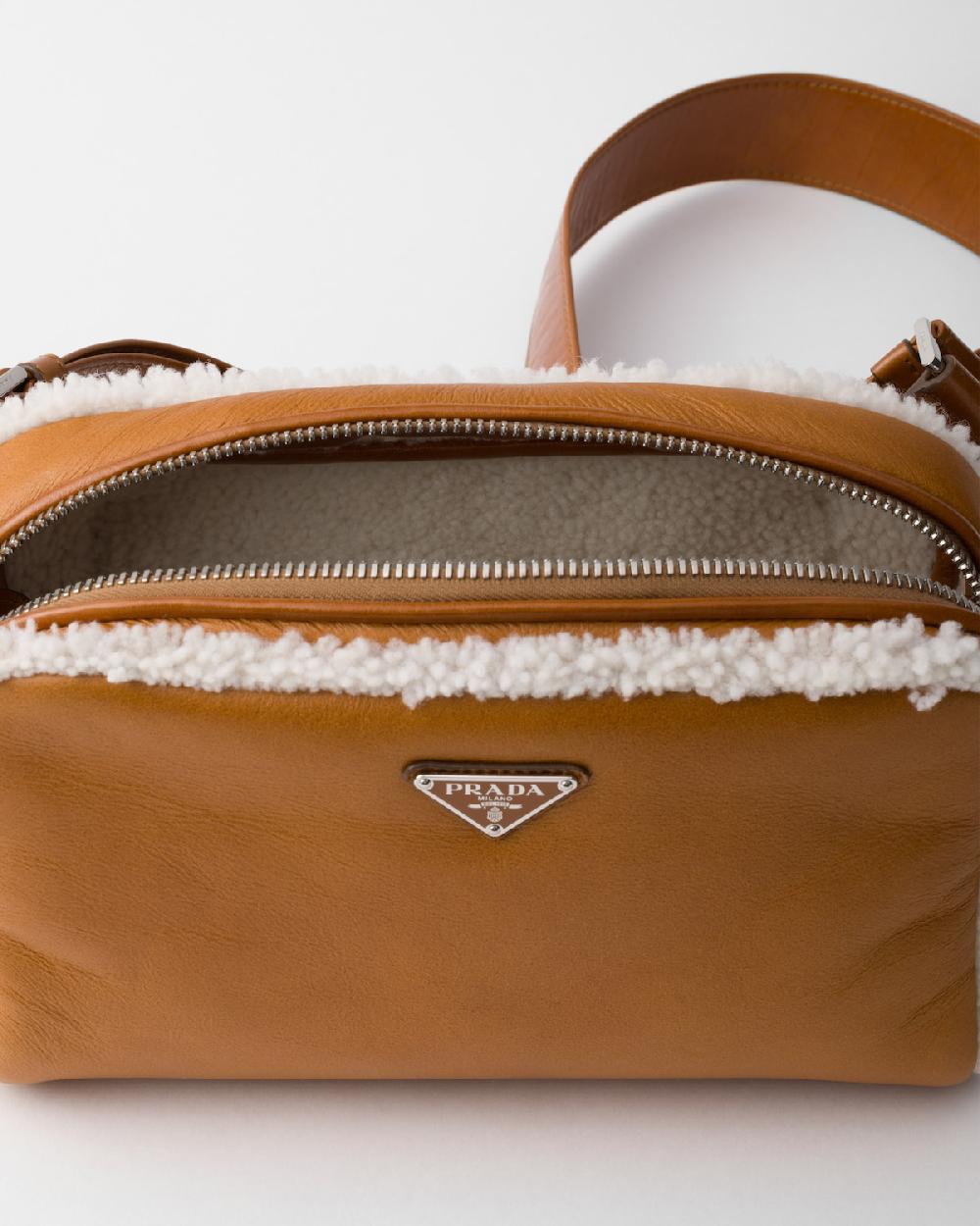 Prada Bolso bandolera con borreguillo Superdescuento