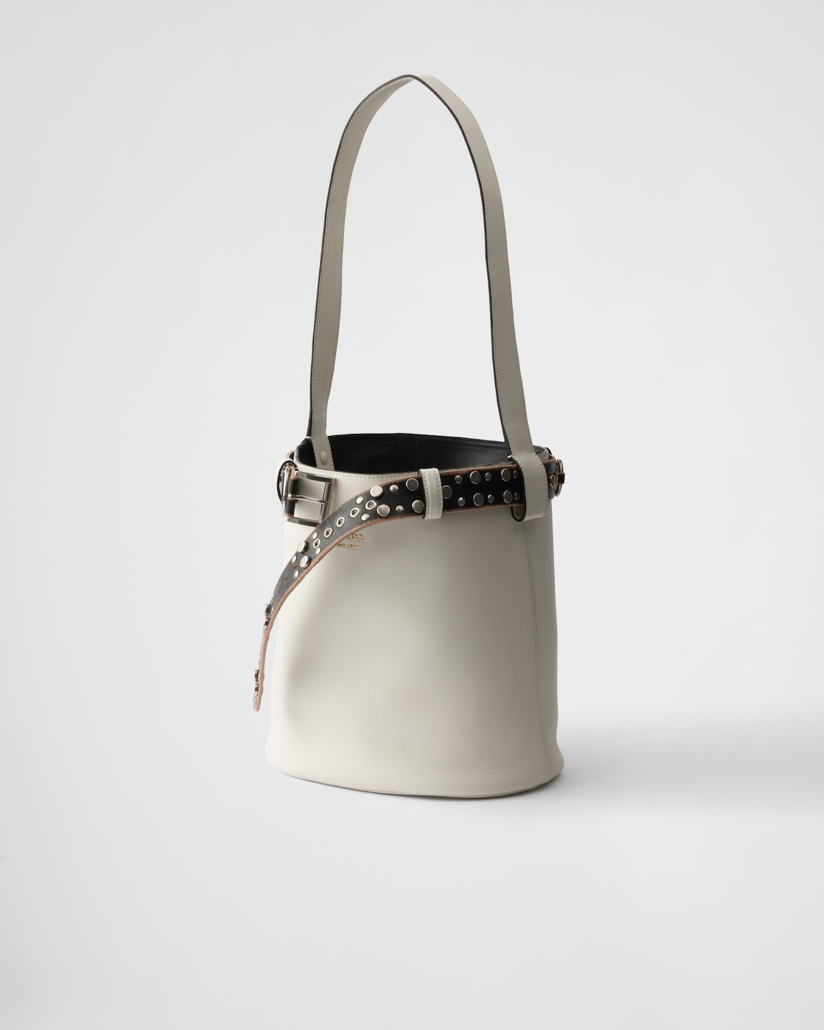 Prada Bolso saco Prada Buckle de piel con cinturón con tachuelas Precios de Black Friday