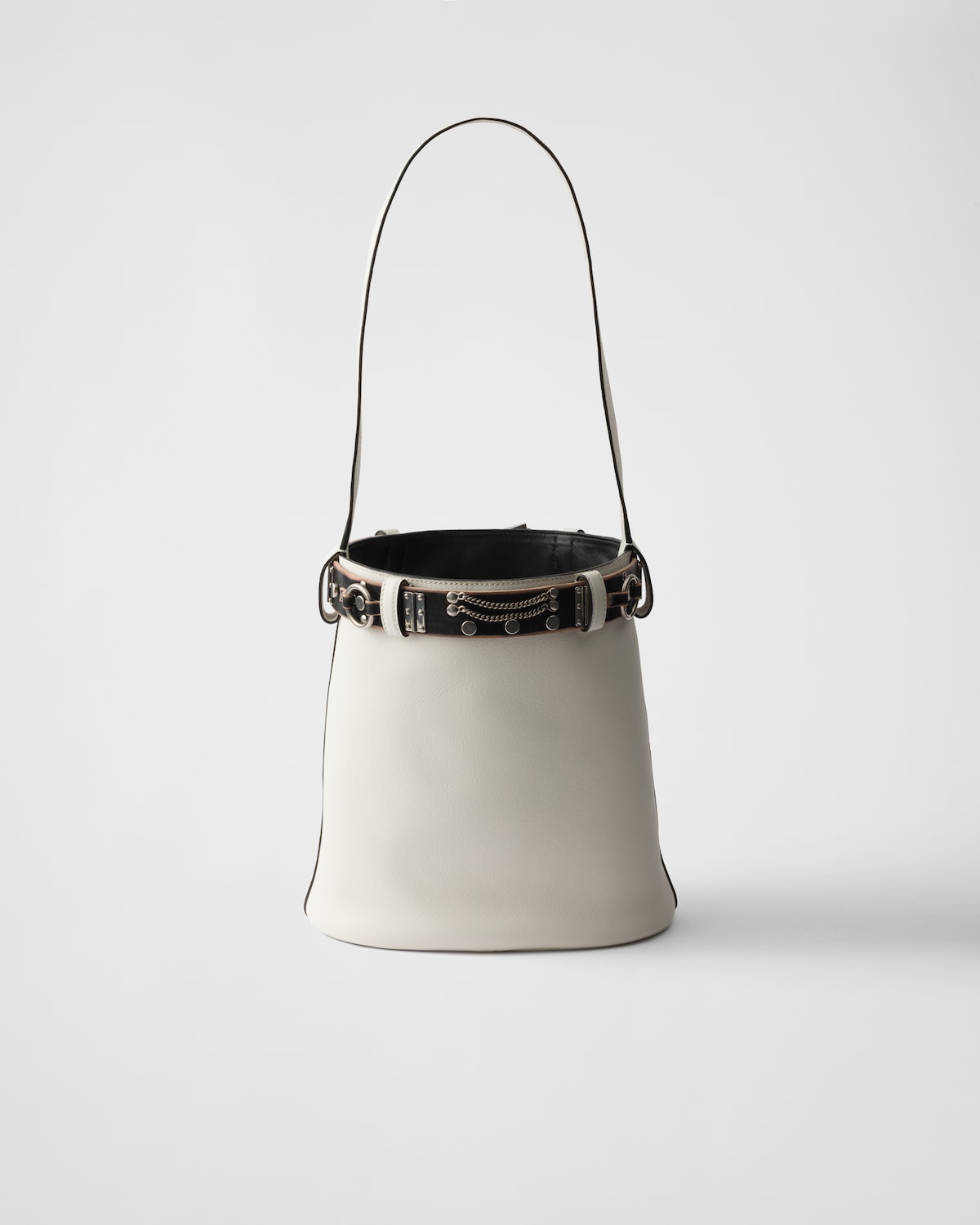 Prada Bolso saco Prada Buckle de piel con cinturón con tachuelas Precios de Black Friday