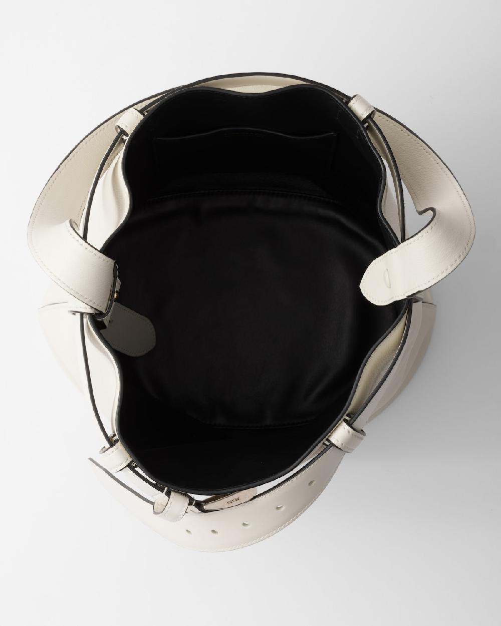 Prada Bolso saco Prada Buckle de piel con cinturón En oferta