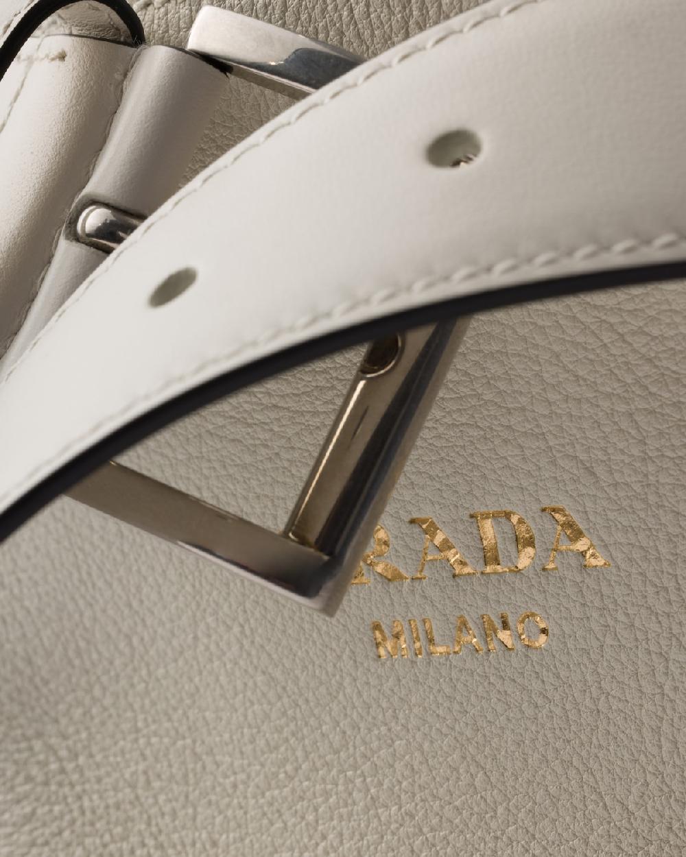 Prada Bolso saco Prada Buckle de piel con cinturón En oferta