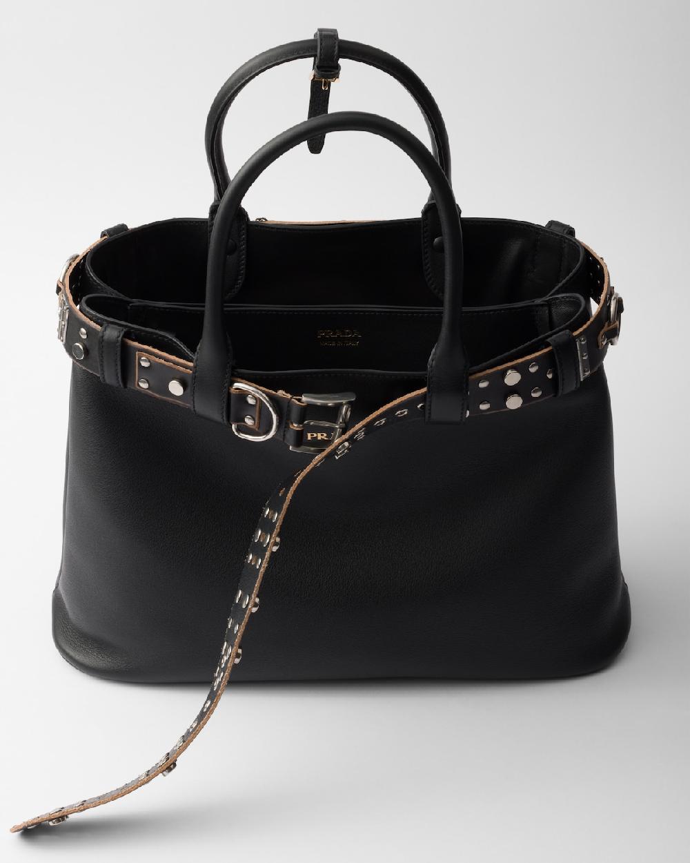 Prada Bolso Prada Buckle de piel grande con cinturón con tachuelas Última moda