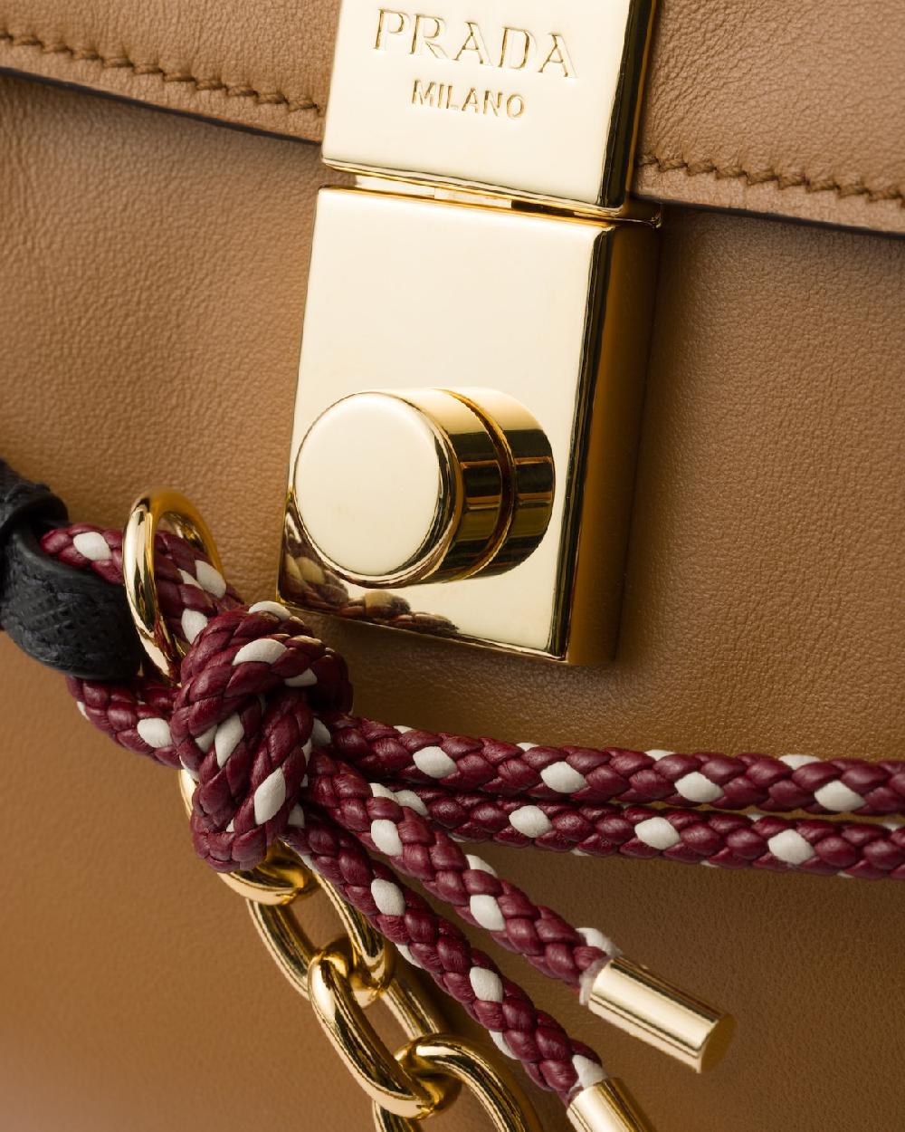 Prada Bolso bandolera Prada Soft Sound de piel con colgantes grande Rebajas baratas