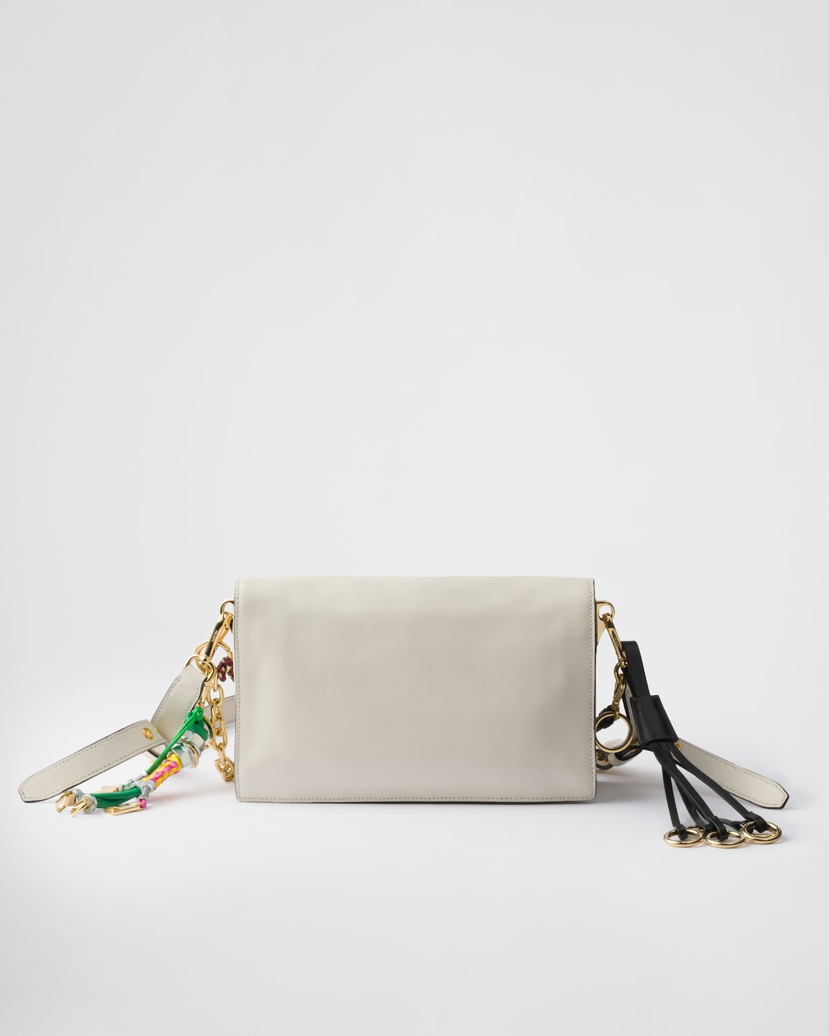 Prada Bolso bandolera Prada Soft Sound de piel con colgantes pequeño Los más vendidos