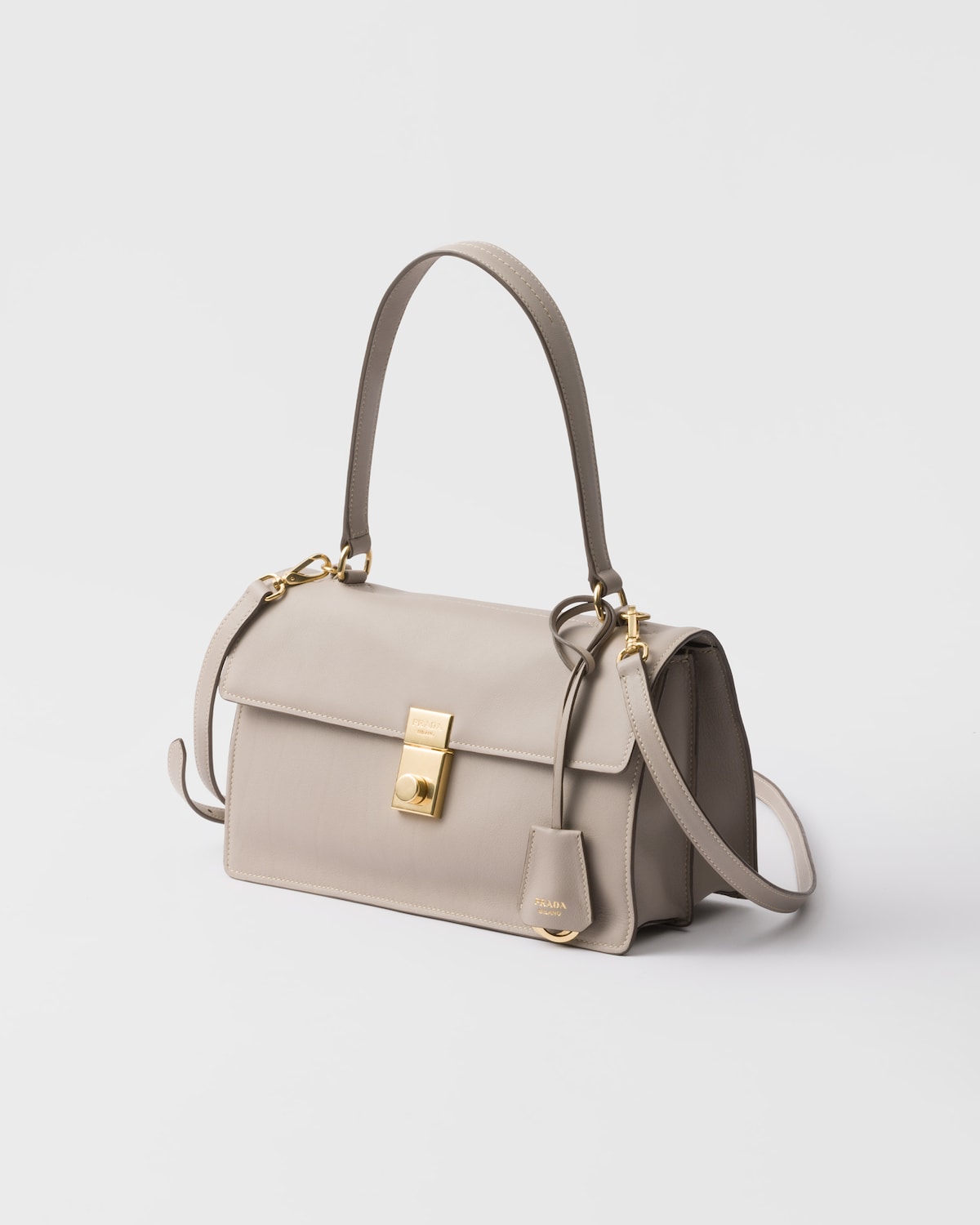 Prada Bolso bandolera Prada Soft Sound de piel mediano