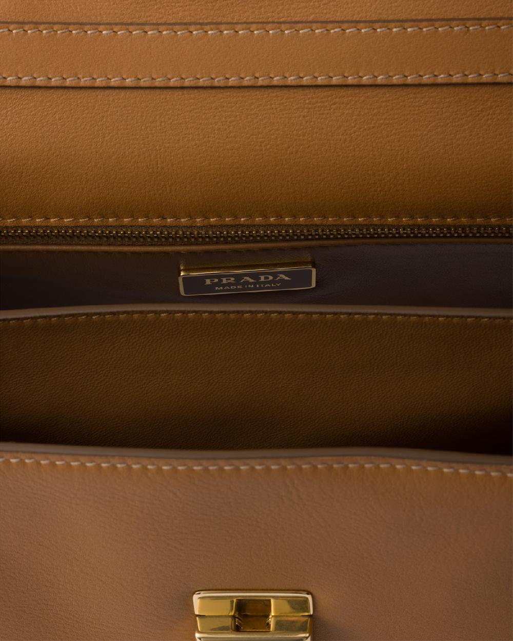 Prada Bolso bandolera Prada Soft Sound de piel mediano Tienda