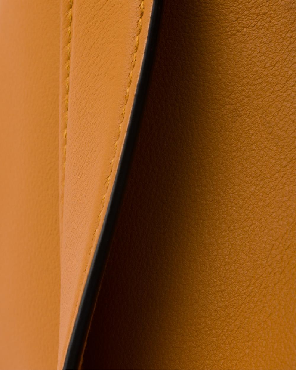 Prada Bolso bandolera mediano Prada Aimée de piel Rebajas online