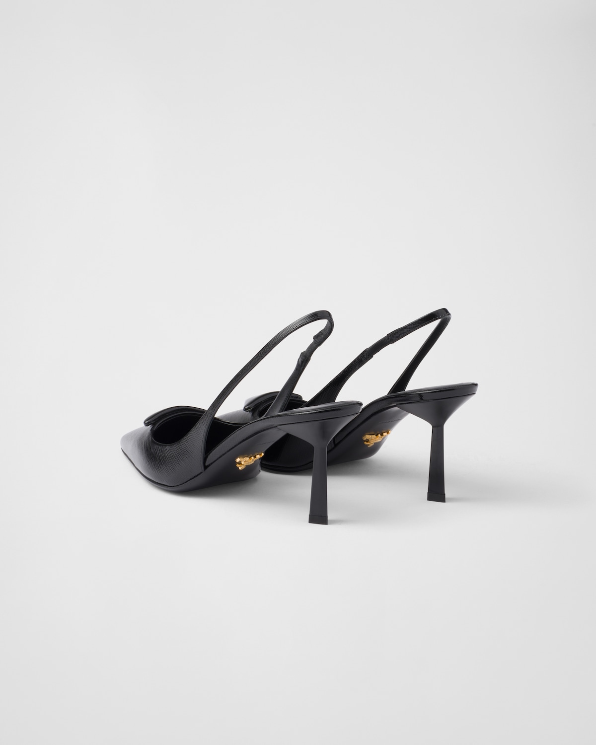 Prada Zapatos de salón destalonados de charol Saffiano Gran oferta