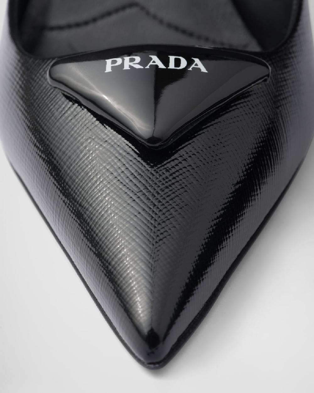Prada Zapatos de salón destalonados de charol Saffiano Gran oferta