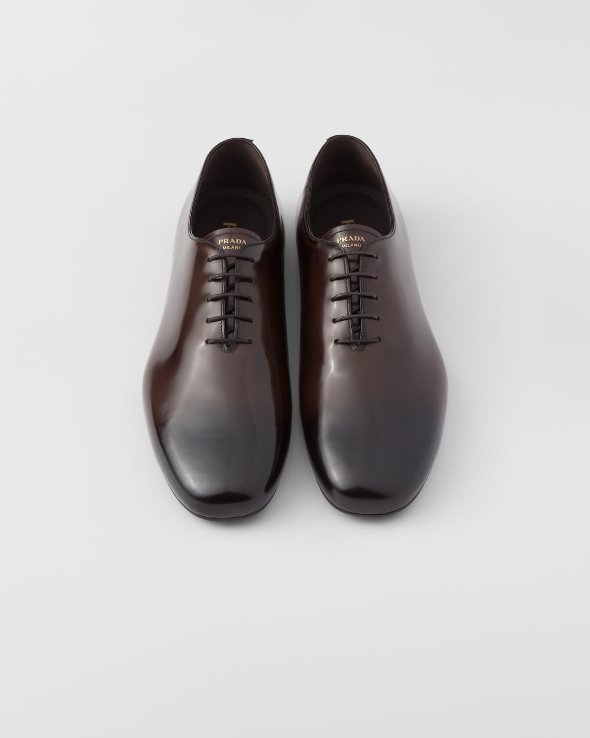 Prada Zapatos de piel cepillada con cordones Oferta exclusiva