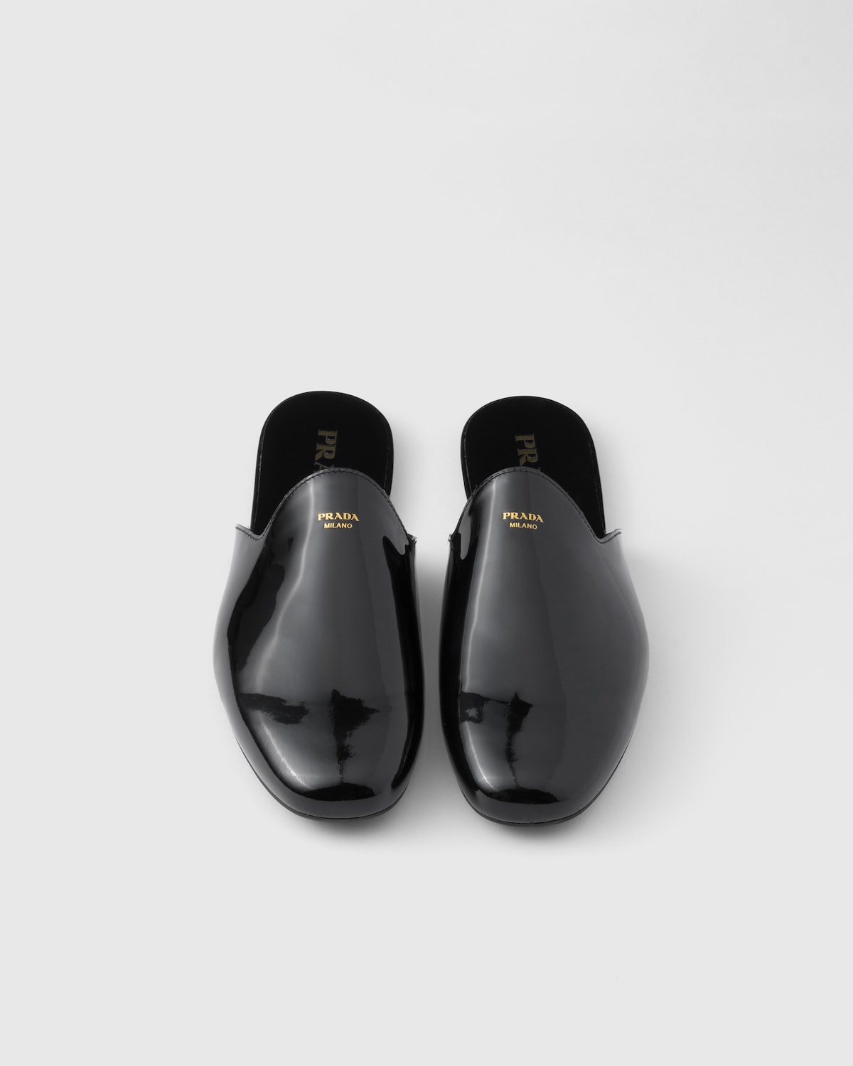 Prada Zapatillas de charol destalonadas Descuento por venta flash