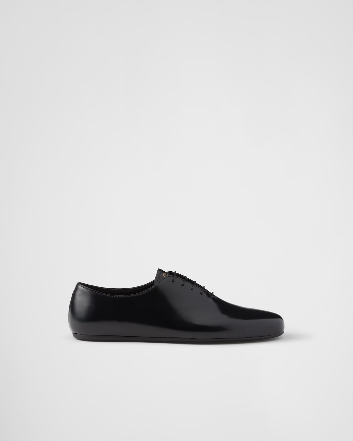 Prada Zapatos de piel cepillada con cordones