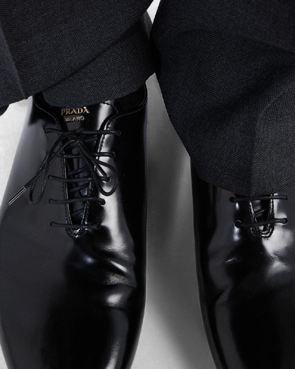 Prada Zapatos de piel cepillada con cordones Ofertas de temporada