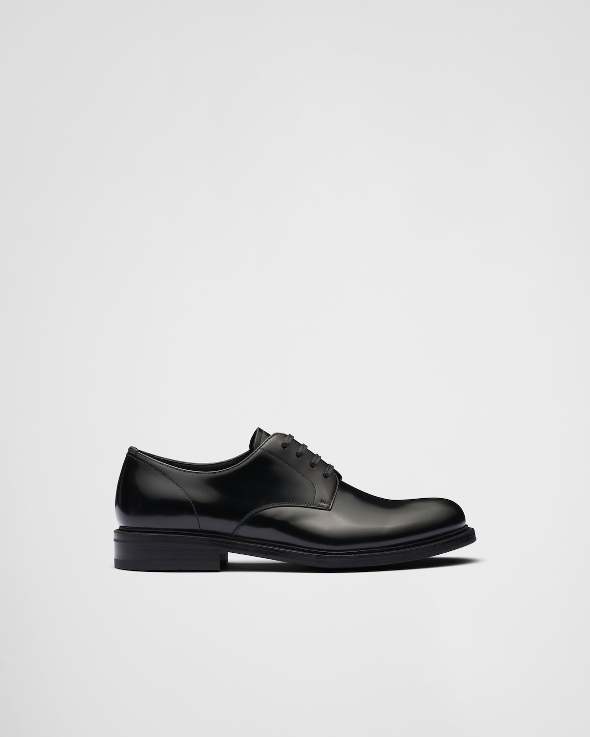 Prada Zapatos de piel cepillada con cordones