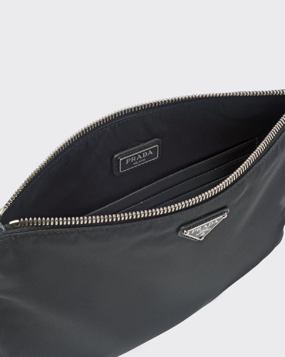Prada Pouch de Re-Nylon y piel Saffiano Últimos 2 días