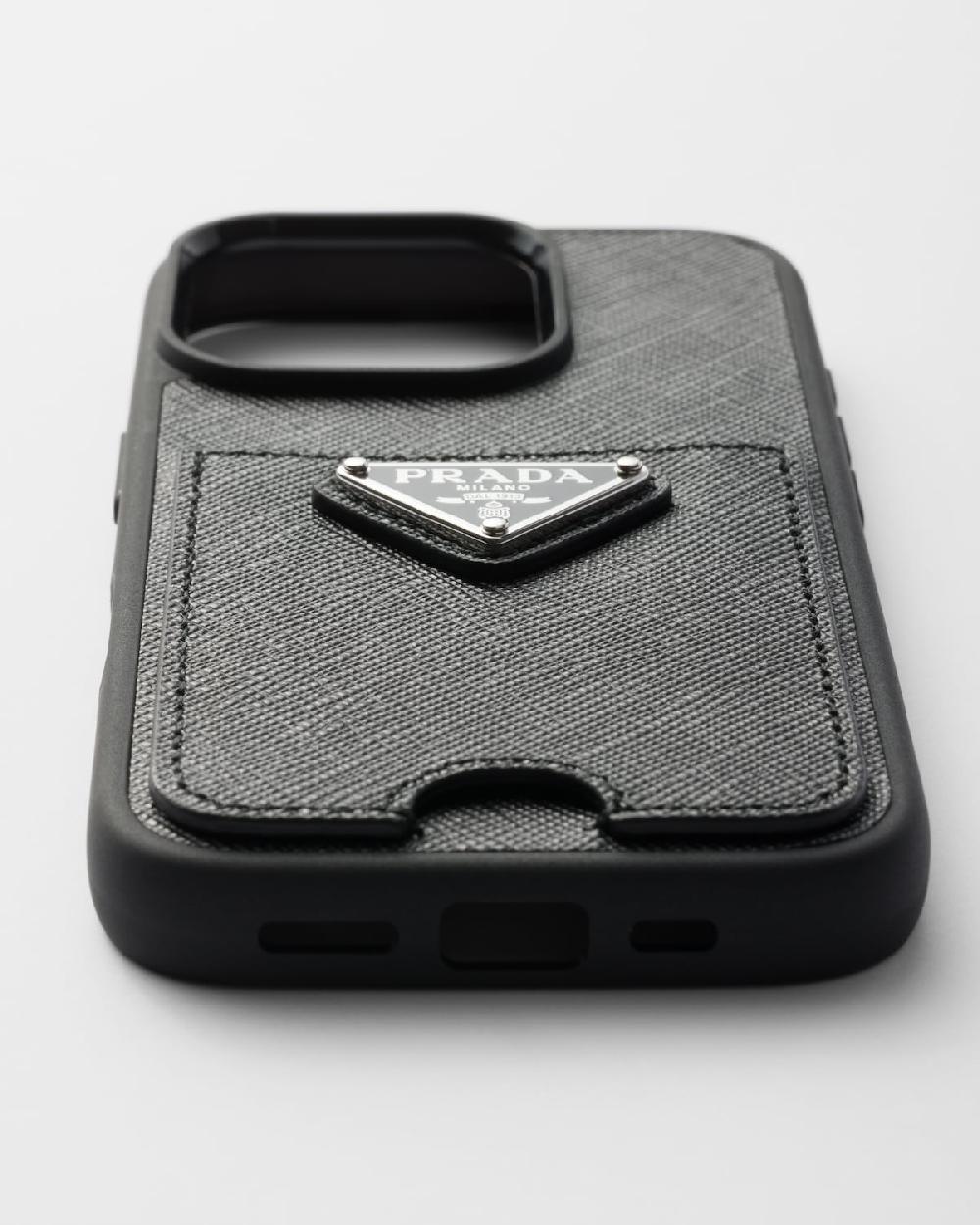 Prada Funda de piel Saffiano para iPhone 16 Pro Mejor oferta