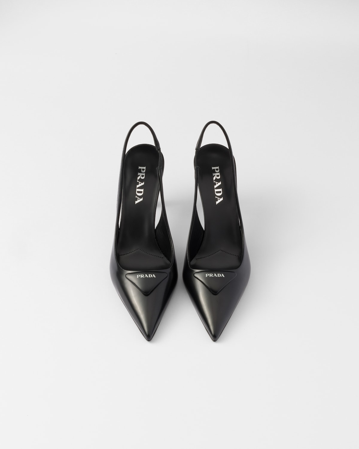 Prada Zapatos de salón slingbacks en piel cepillada En oferta