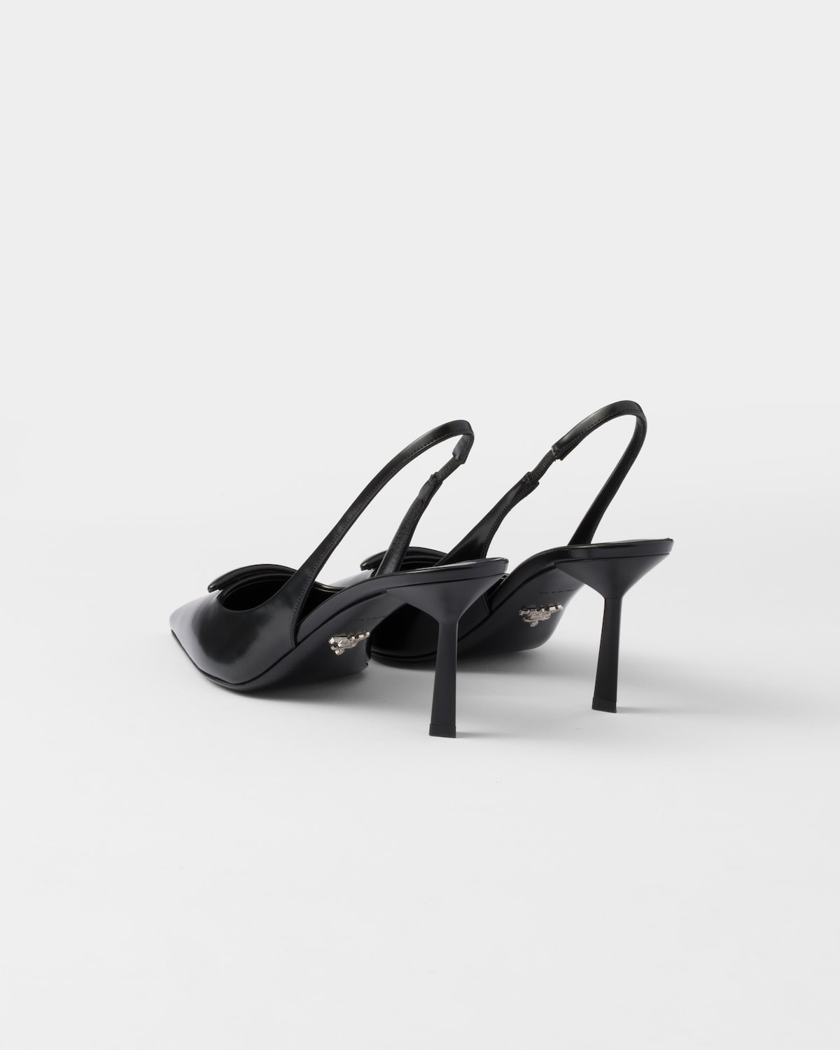Prada Zapatos de salón slingbacks en piel cepillada En oferta