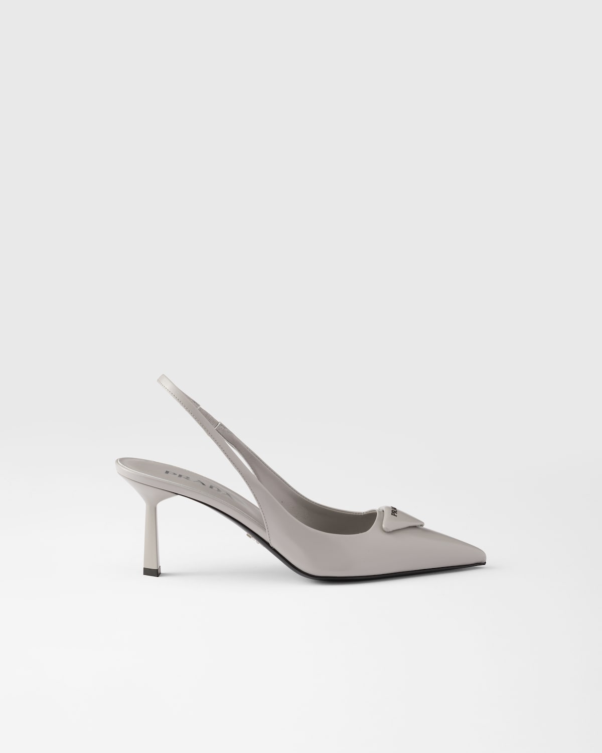 Prada Zapatos de salón slingbacks en piel cepillada
