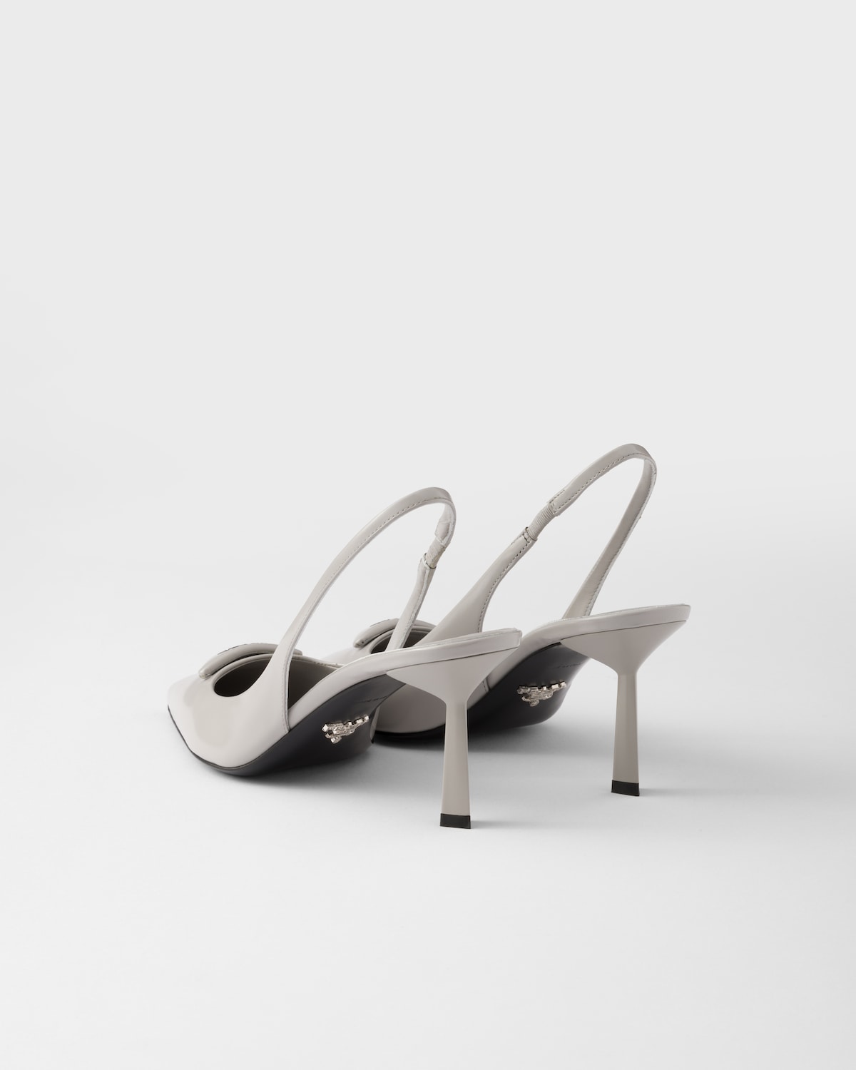 Prada Zapatos de salón slingbacks en piel cepillada Libre de impuestos