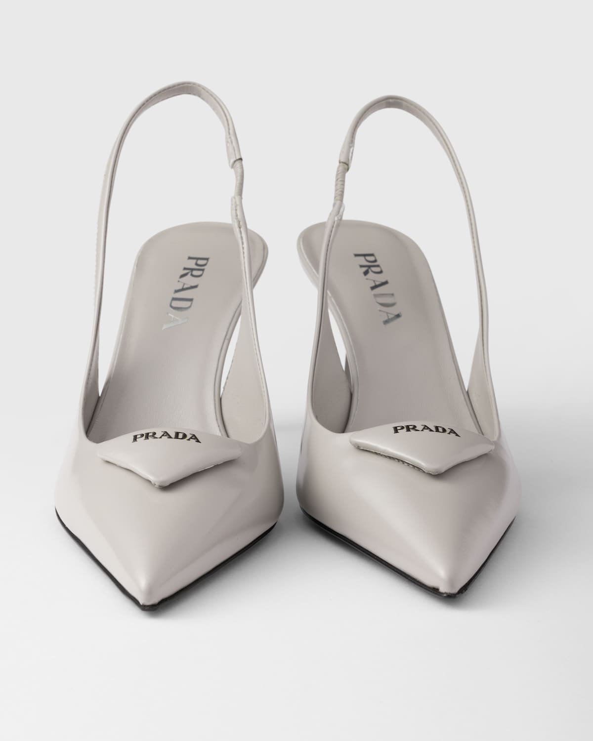 Prada Zapatos de salón slingbacks en piel cepillada Libre de impuestos