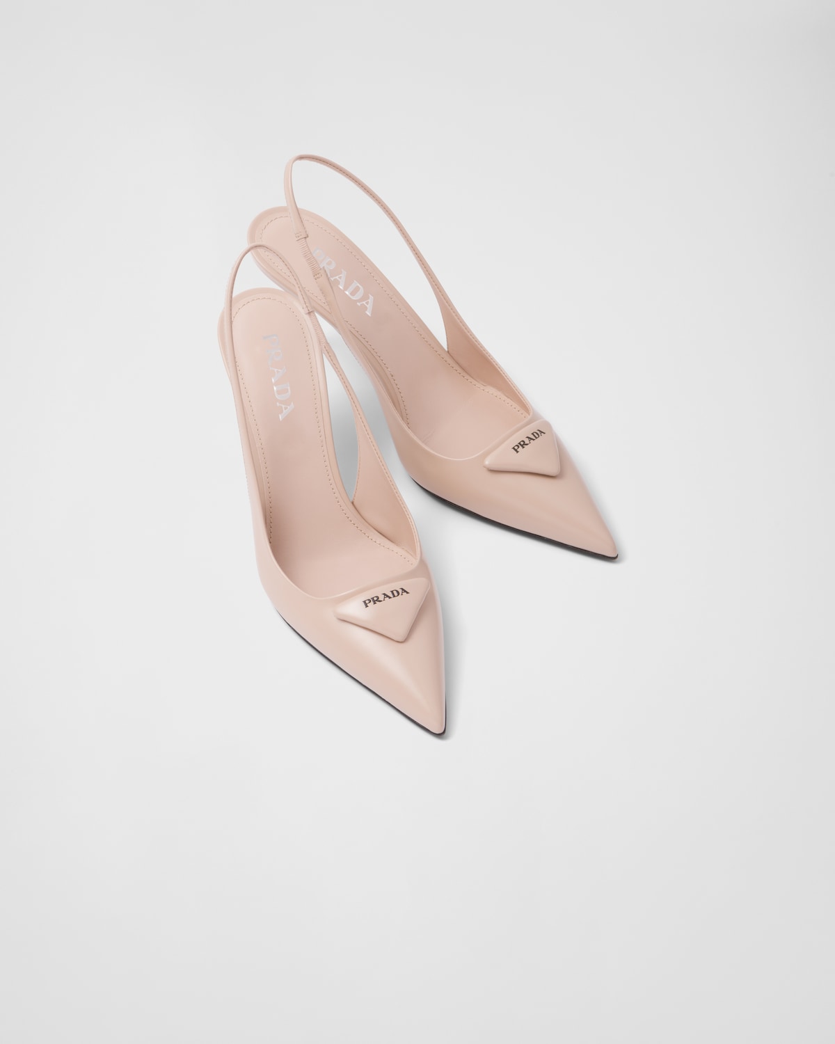 Prada Zapatos de salón slingbacks en piel cepillada Descuentos del mes