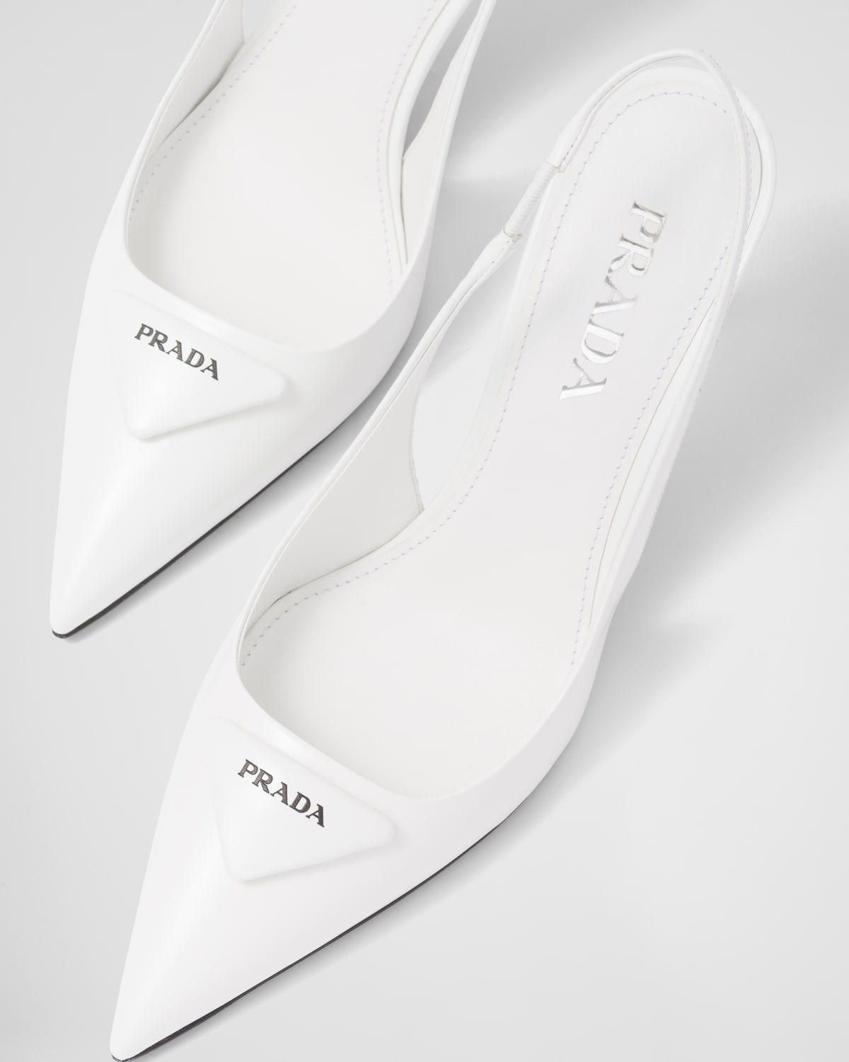 Prada Zapatos de salón slingbacks en piel cepillada Oferta exclusiva