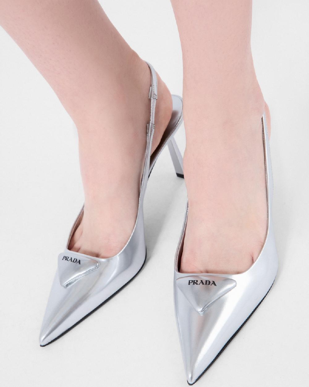 Prada Zapatos de salón destalonados de piel metalizada Ofertas de temporada