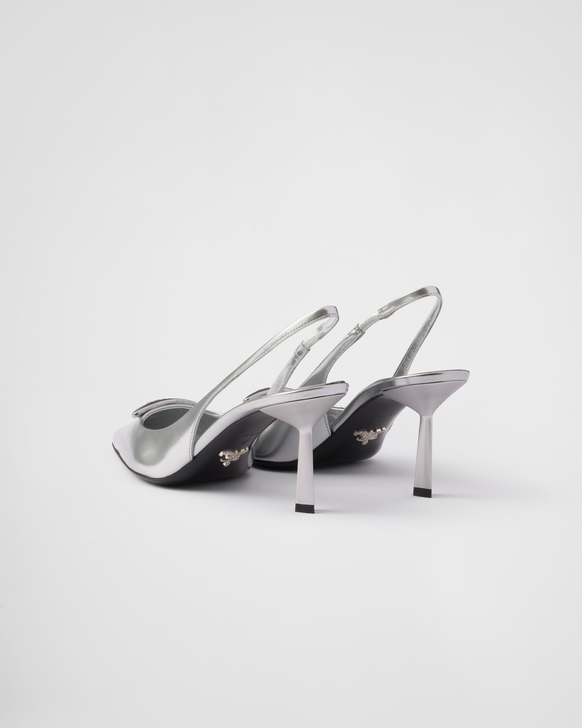 Prada Zapatos de salón destalonados de piel metalizada Ofertas de temporada