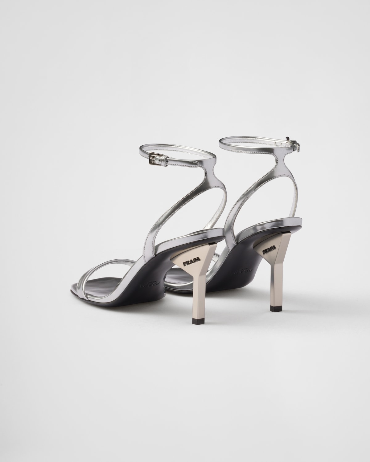 Prada Sandalias de piel metalizada En línea