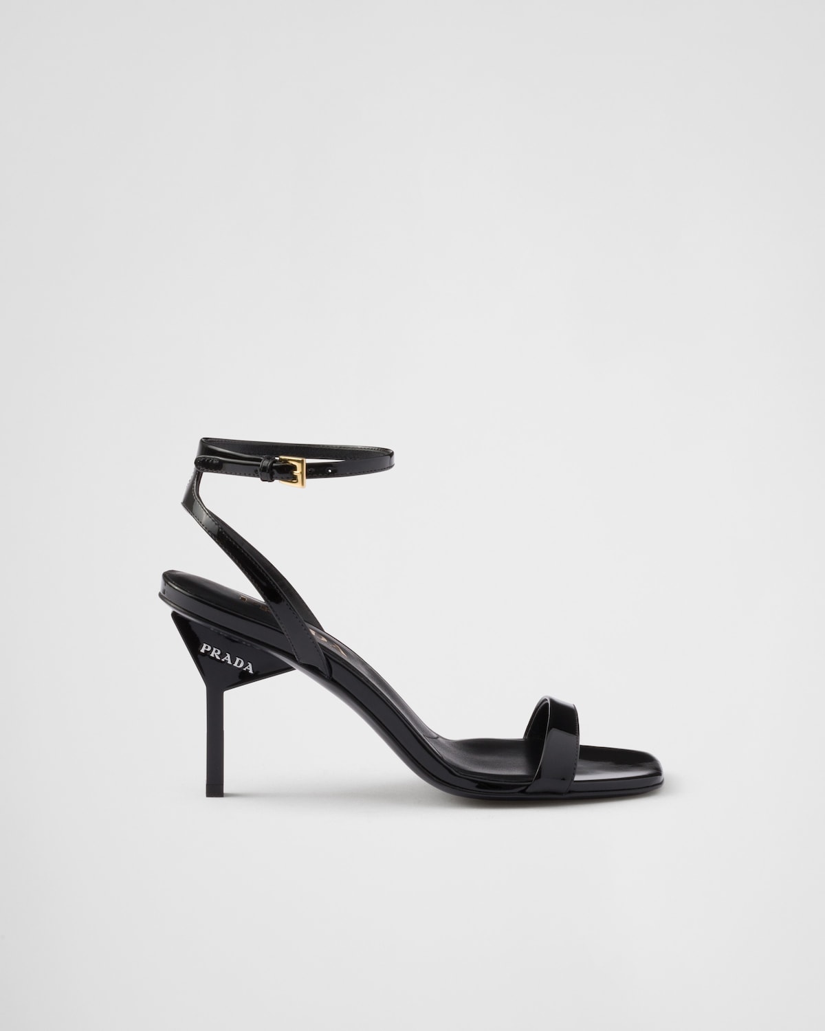 Prada Sandalias de charol con tacón alto