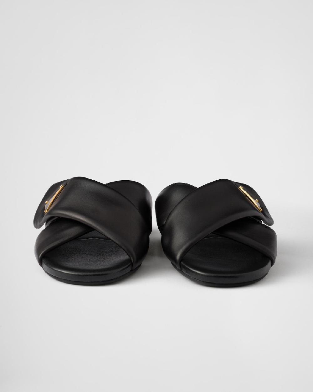 Prada Sandalias planas de napa acolchada Venta caliente