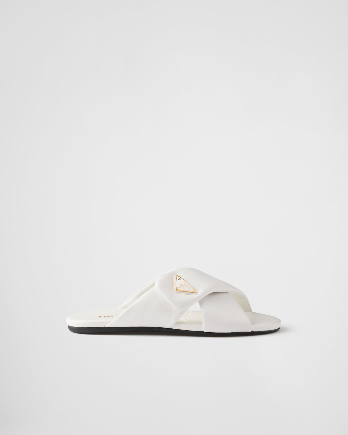 Prada Sandalias planas de napa acolchada En oferta