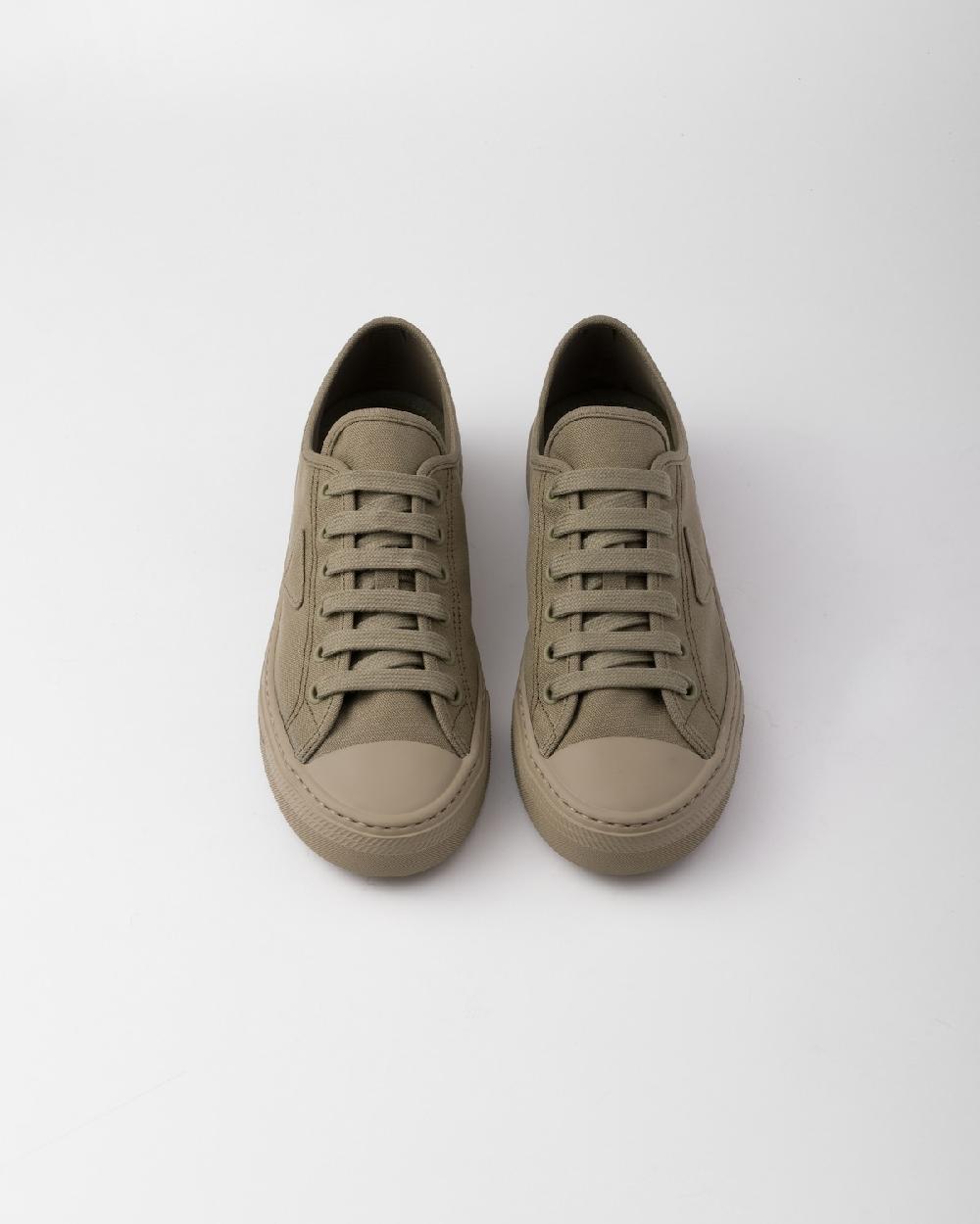 Prada Zapatillas de cáñamo Solo queda un día