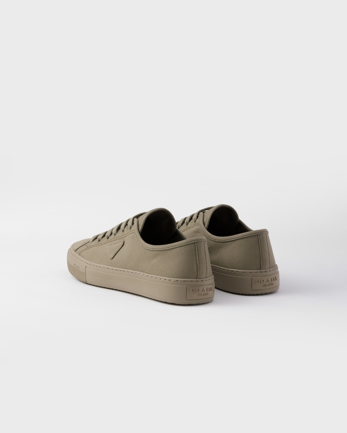 Prada Zapatillas de cáñamo Solo queda un día