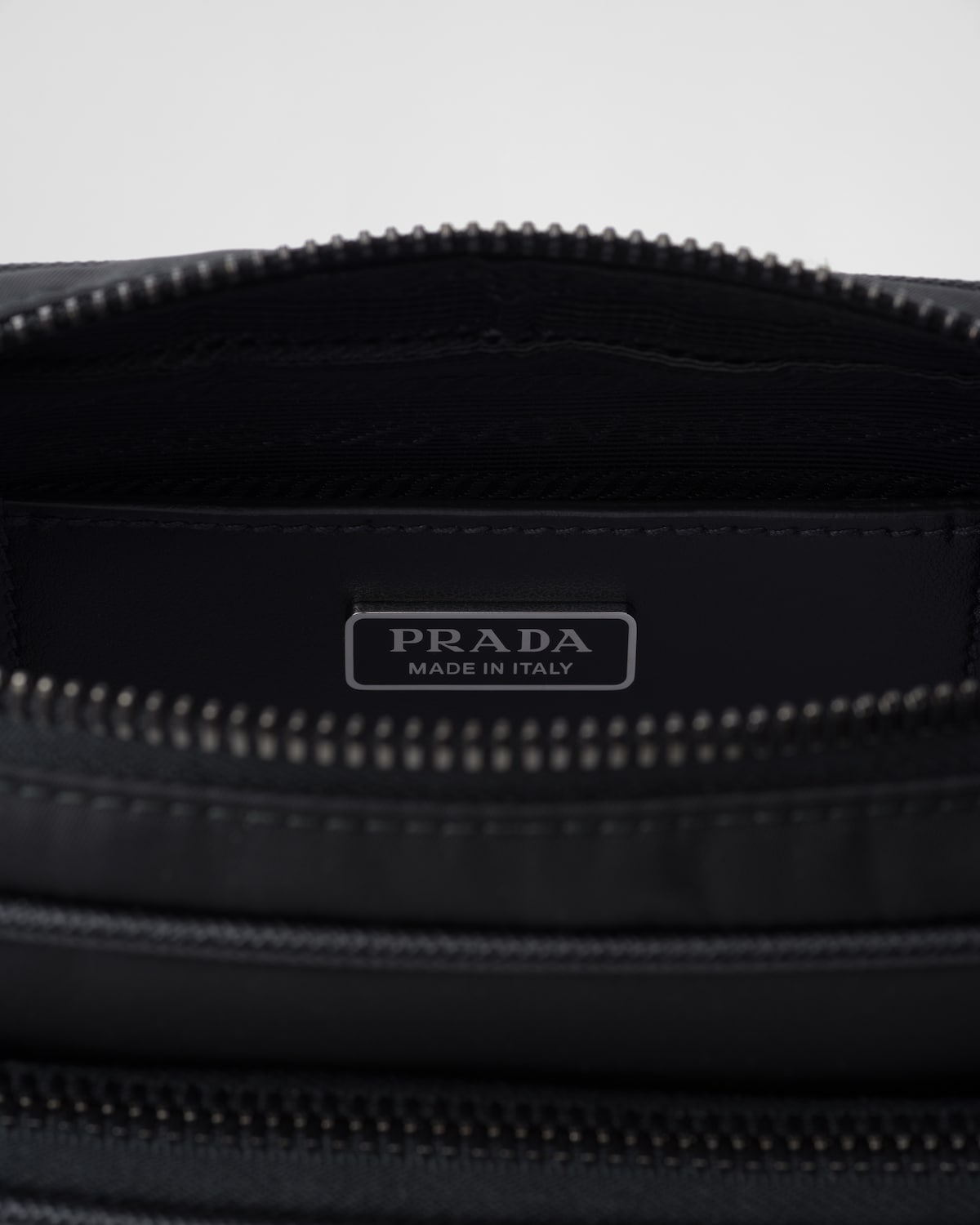 Prada Bolso bandolera de Re-Nylon y piel Saffiano Libre de impuestos