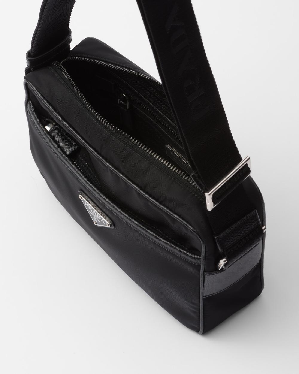 Prada Bolso bandolera de Re-Nylon y piel Saffiano Última moda