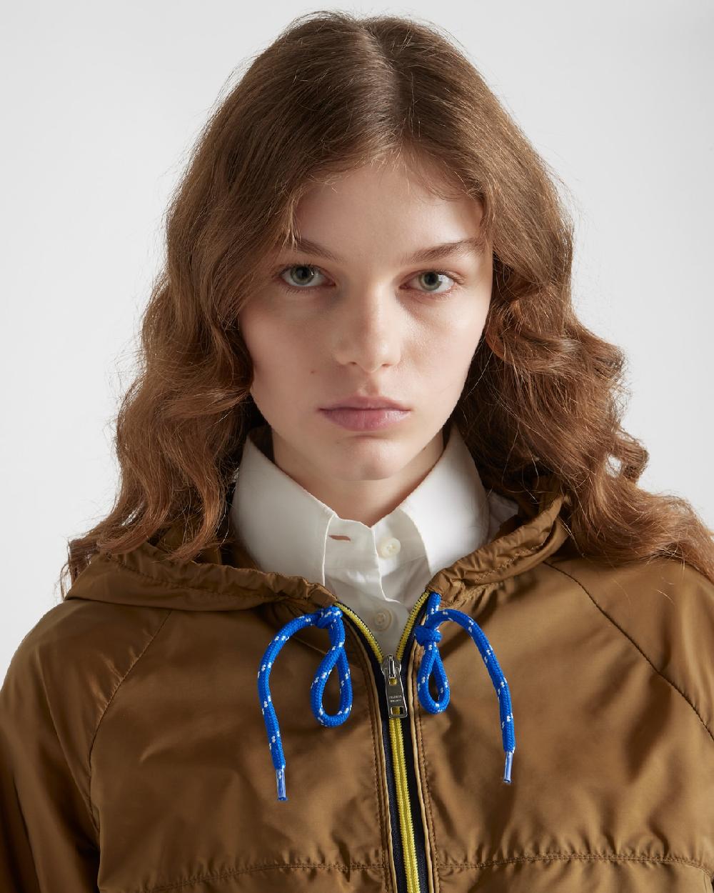 Prada Chaqueta de Re-Nylon ligero 2025
