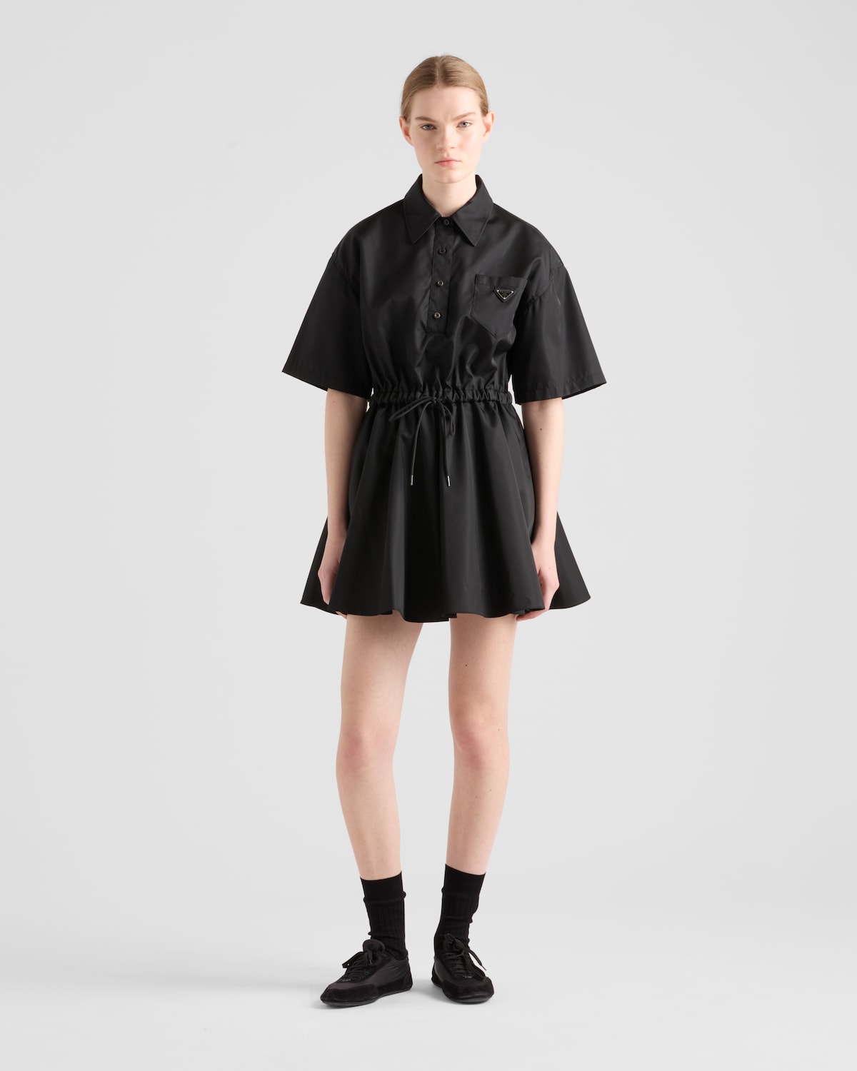 Prada Vestido de manga corta en Re-Nylon