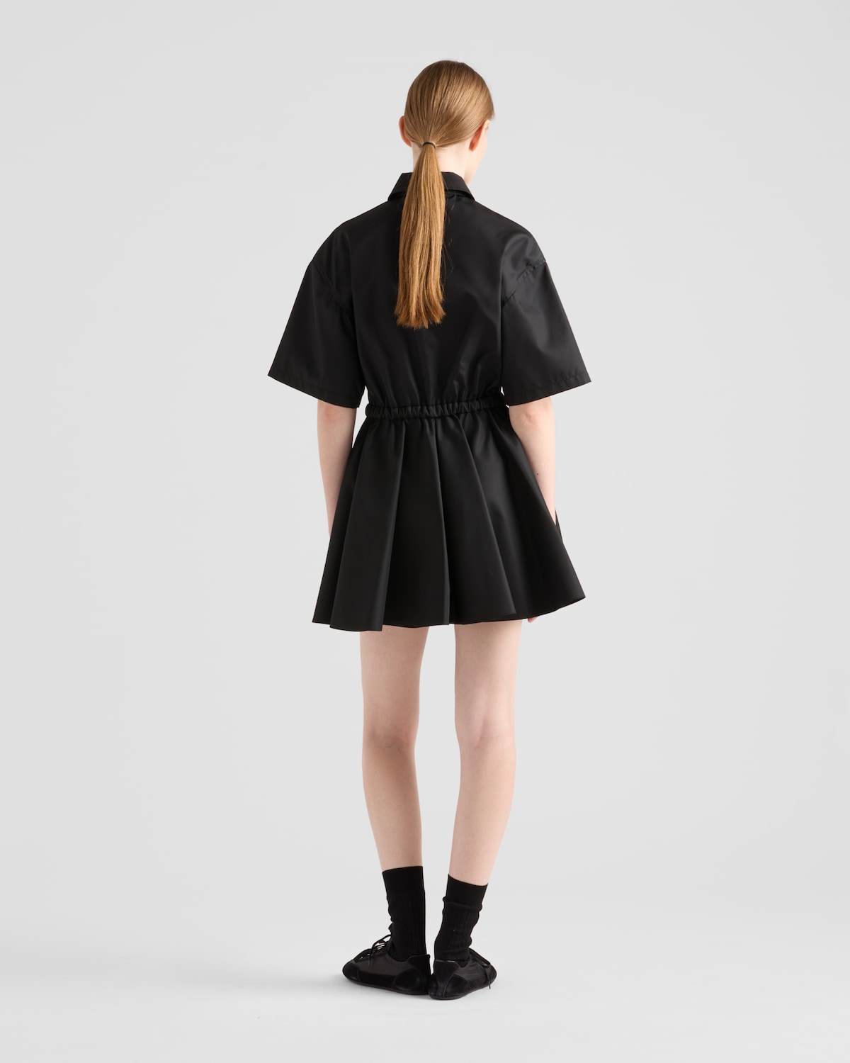 Prada Vestido de manga corta en Re-Nylon Rebajas