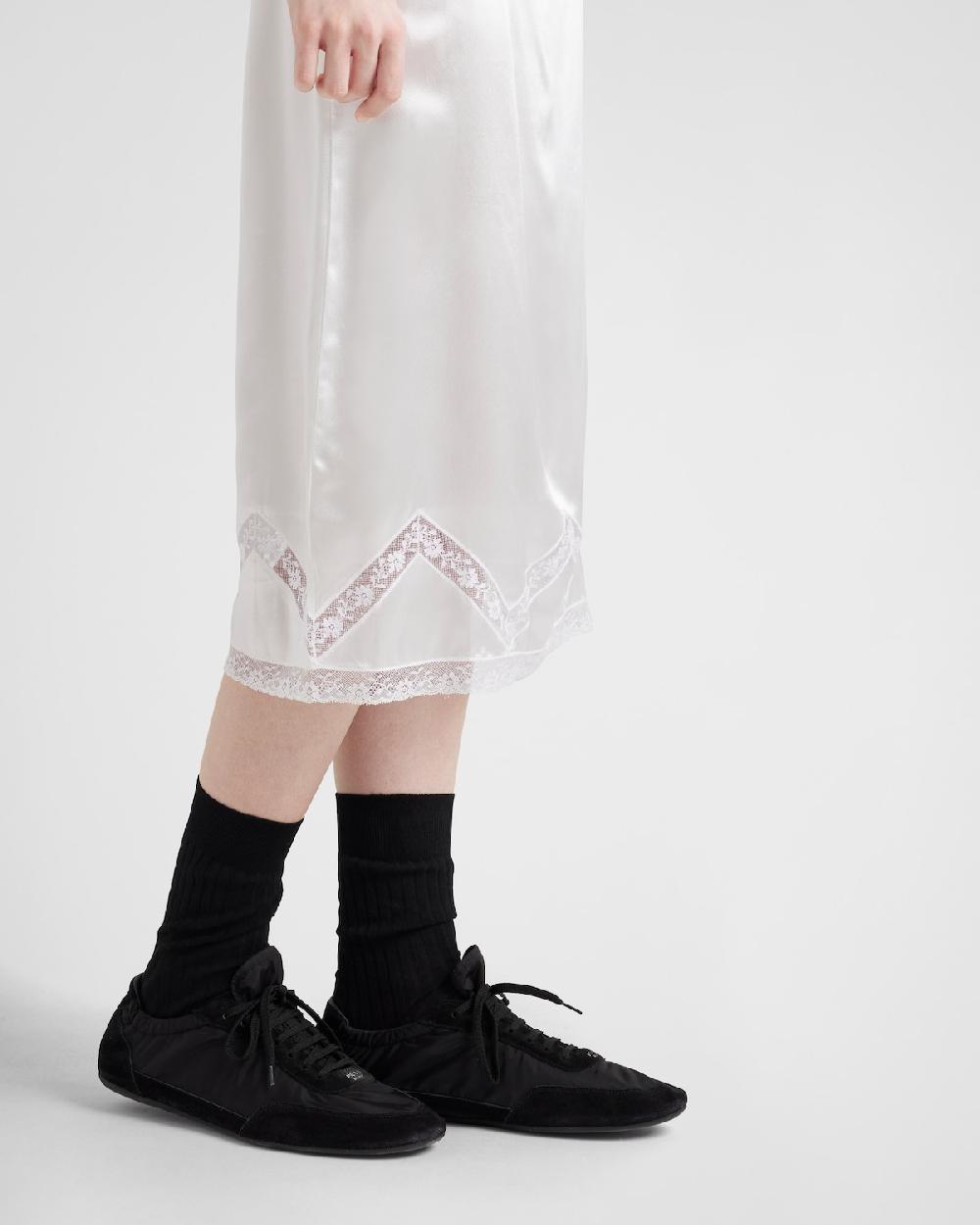 Prada Falda bordada de satén Tienda