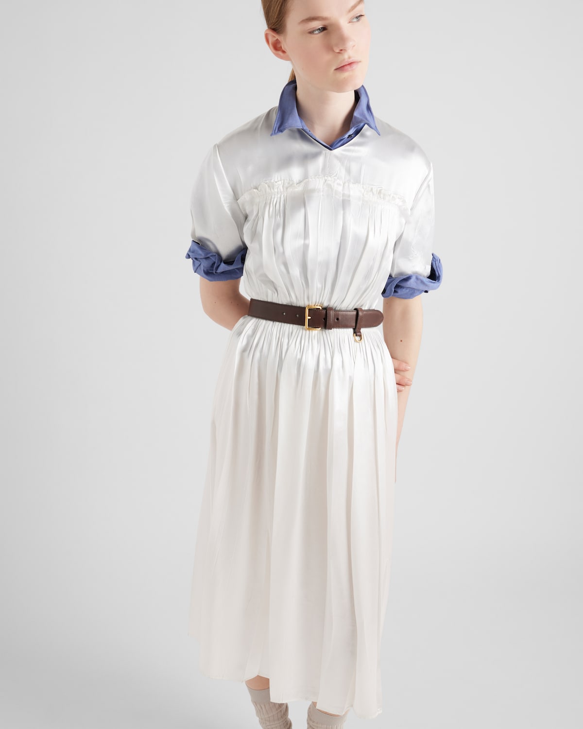Prada Vestido midi de satén bordado Rebajas top