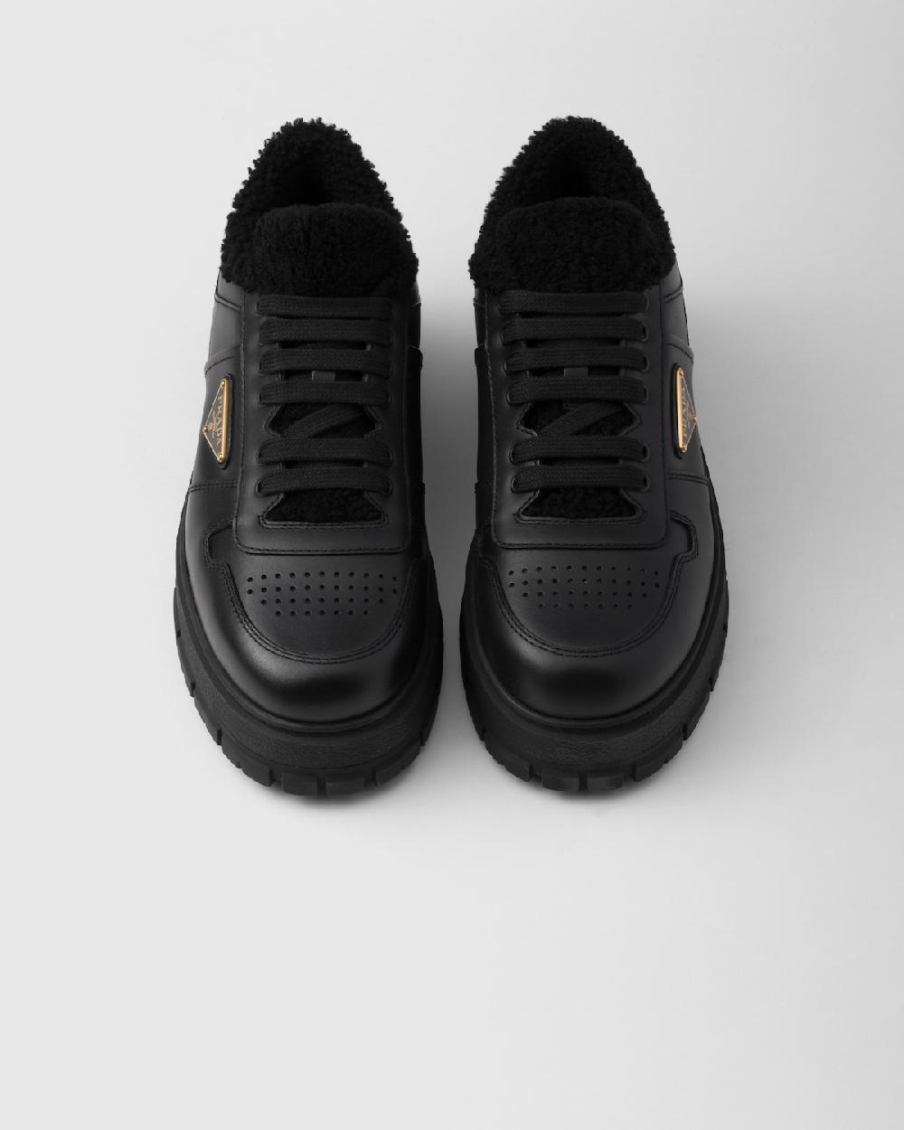 Prada Zapatillas con cordones de piel Último día