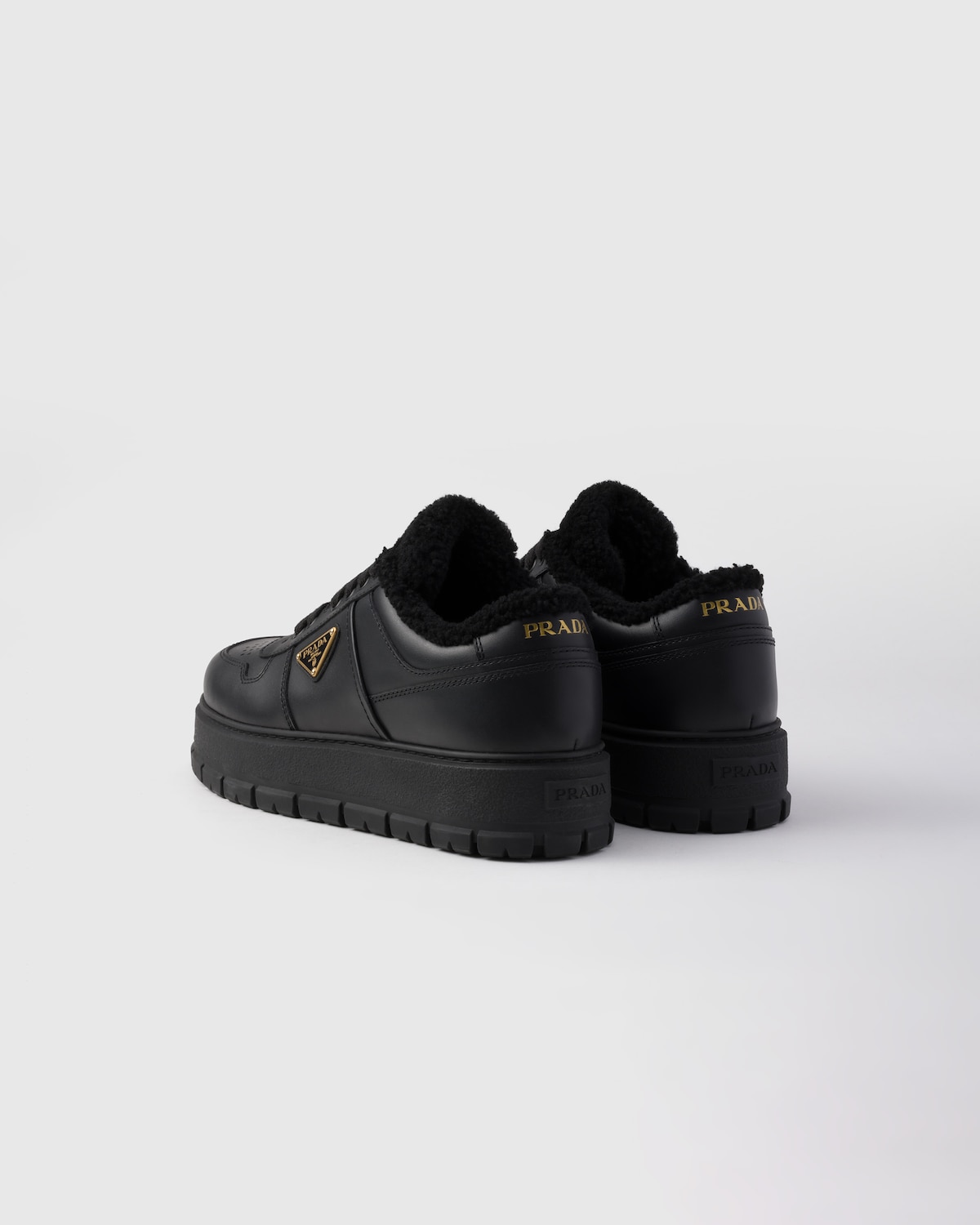 Prada Zapatillas con cordones de piel Último día